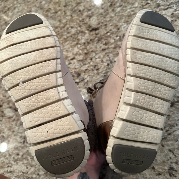 Cole Haan Boots! Waterproof walkers! Size 5.5 - Picture 4 of 7